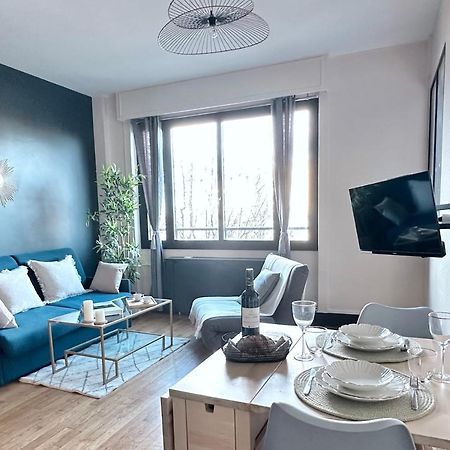 Stylish Apartment With A Balcony In Parijs Buitenkant foto