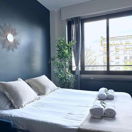 Stylish Apartment With A Balcony In Parijs Buitenkant foto