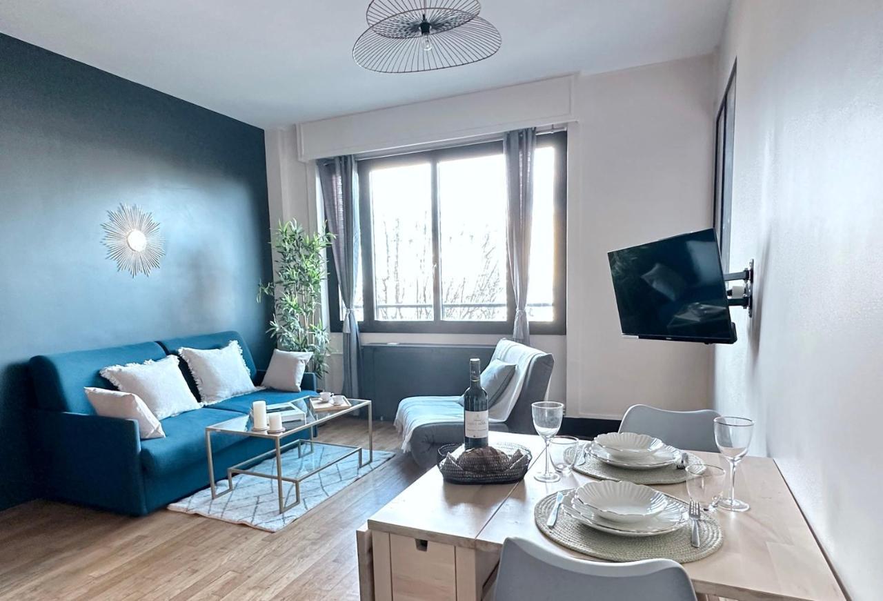 Stylish Apartment With A Balcony In Parijs Buitenkant foto