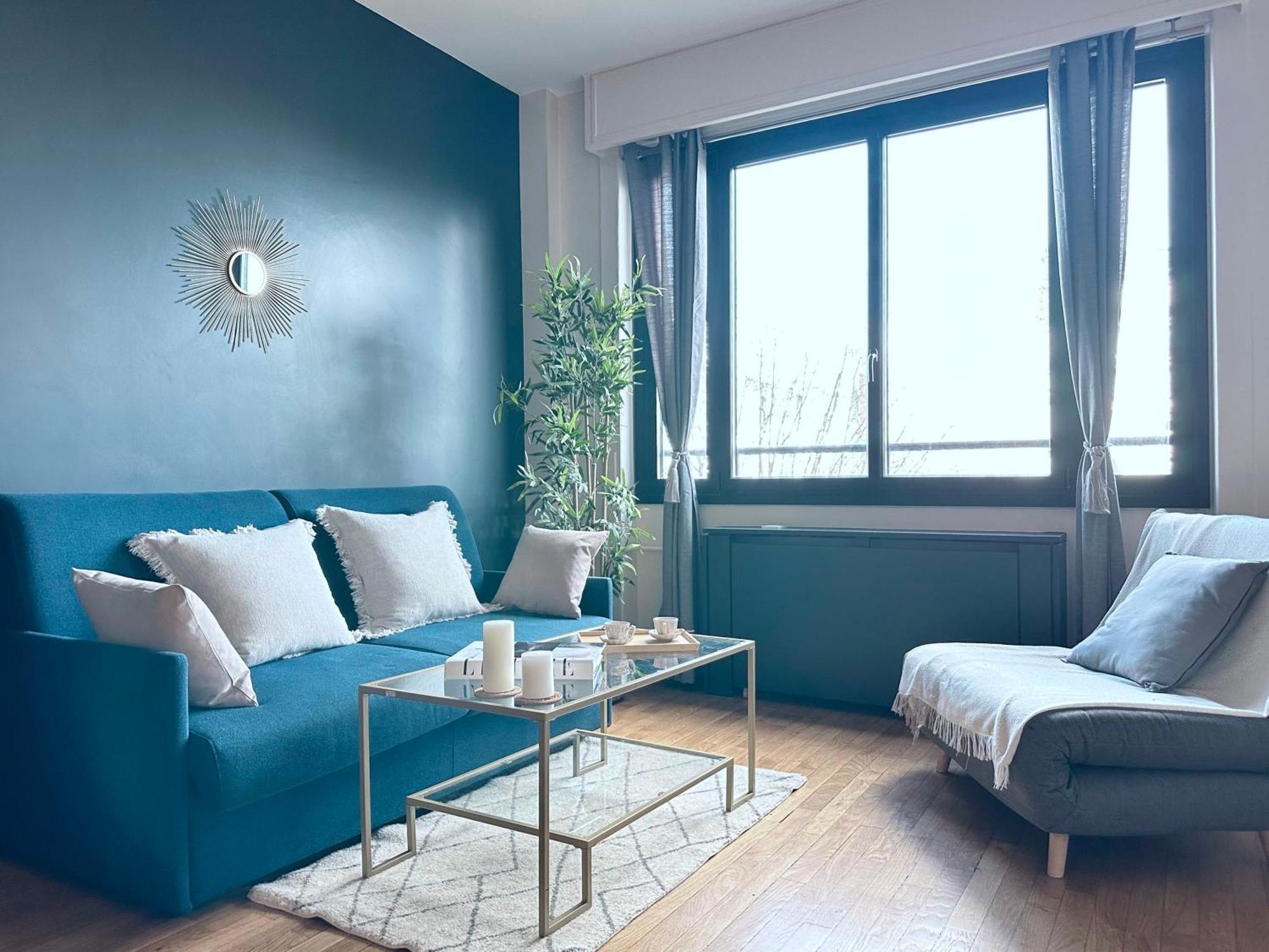 Stylish Apartment With A Balcony In Parijs Buitenkant foto