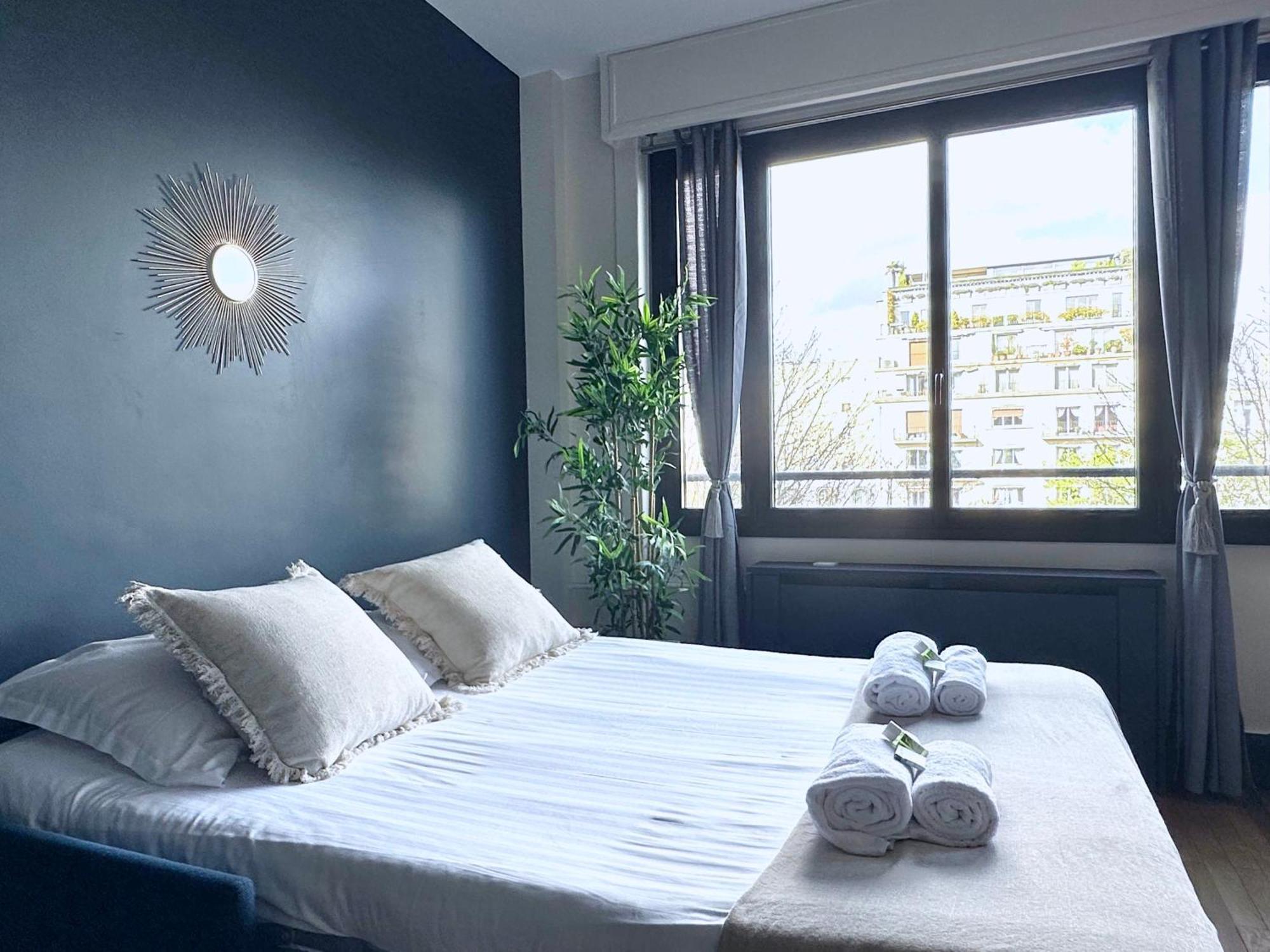 Stylish Apartment With A Balcony In Parijs Buitenkant foto