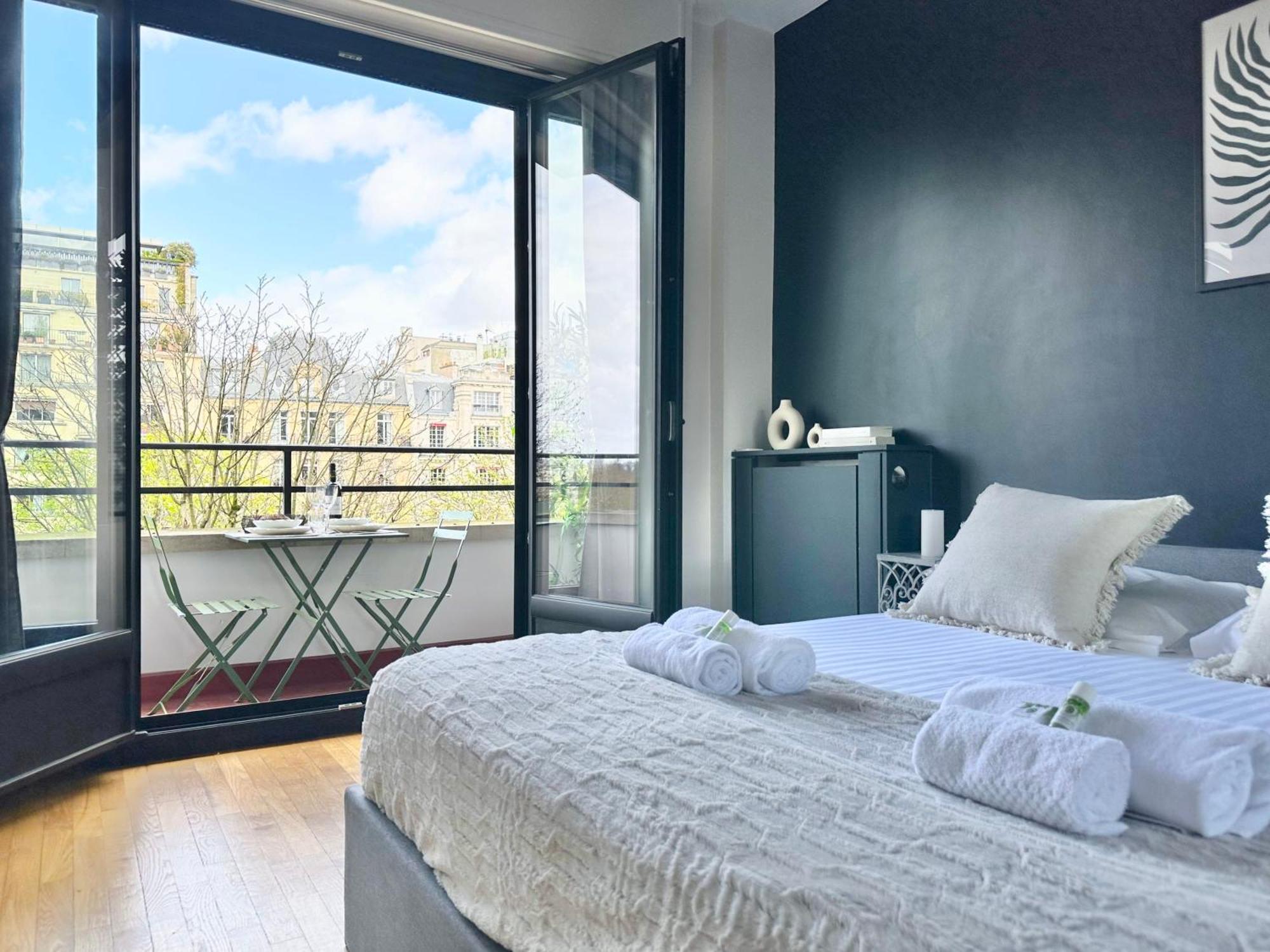 Stylish Apartment With A Balcony In Parijs Buitenkant foto